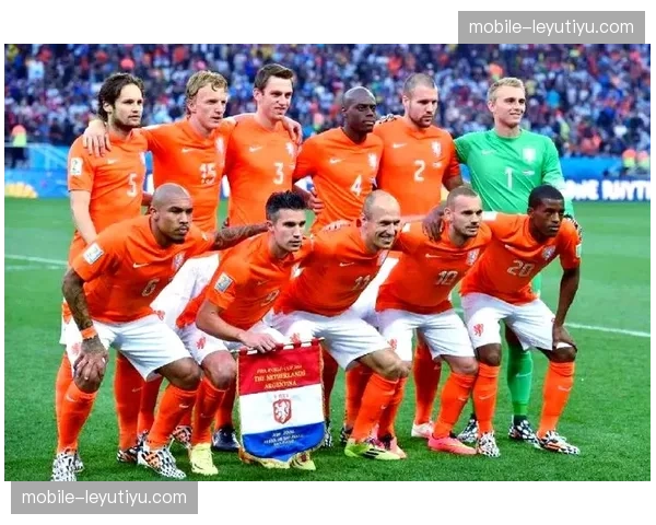 荷兰橙衣军团延续全攻全守，科曼确认范戴克领衔三中卫体系出战世界杯